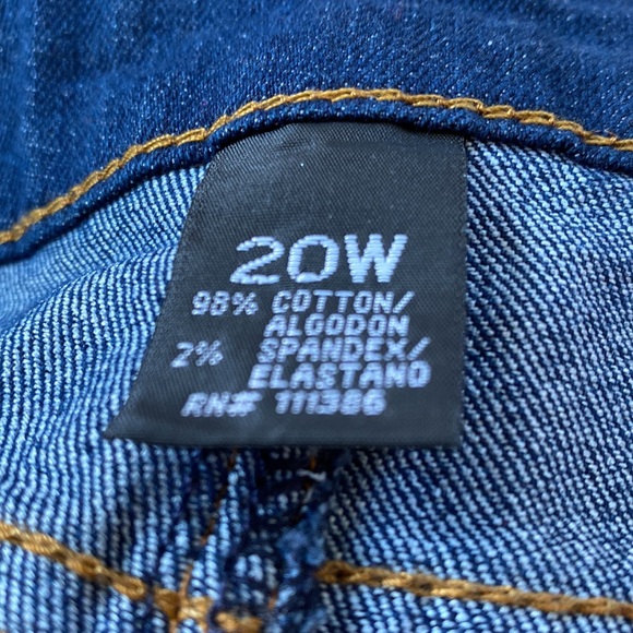 Nice jean skirt. Plus size 20. No brand. Has fancy pockets. Please look at pic. - Picture 6 of 9